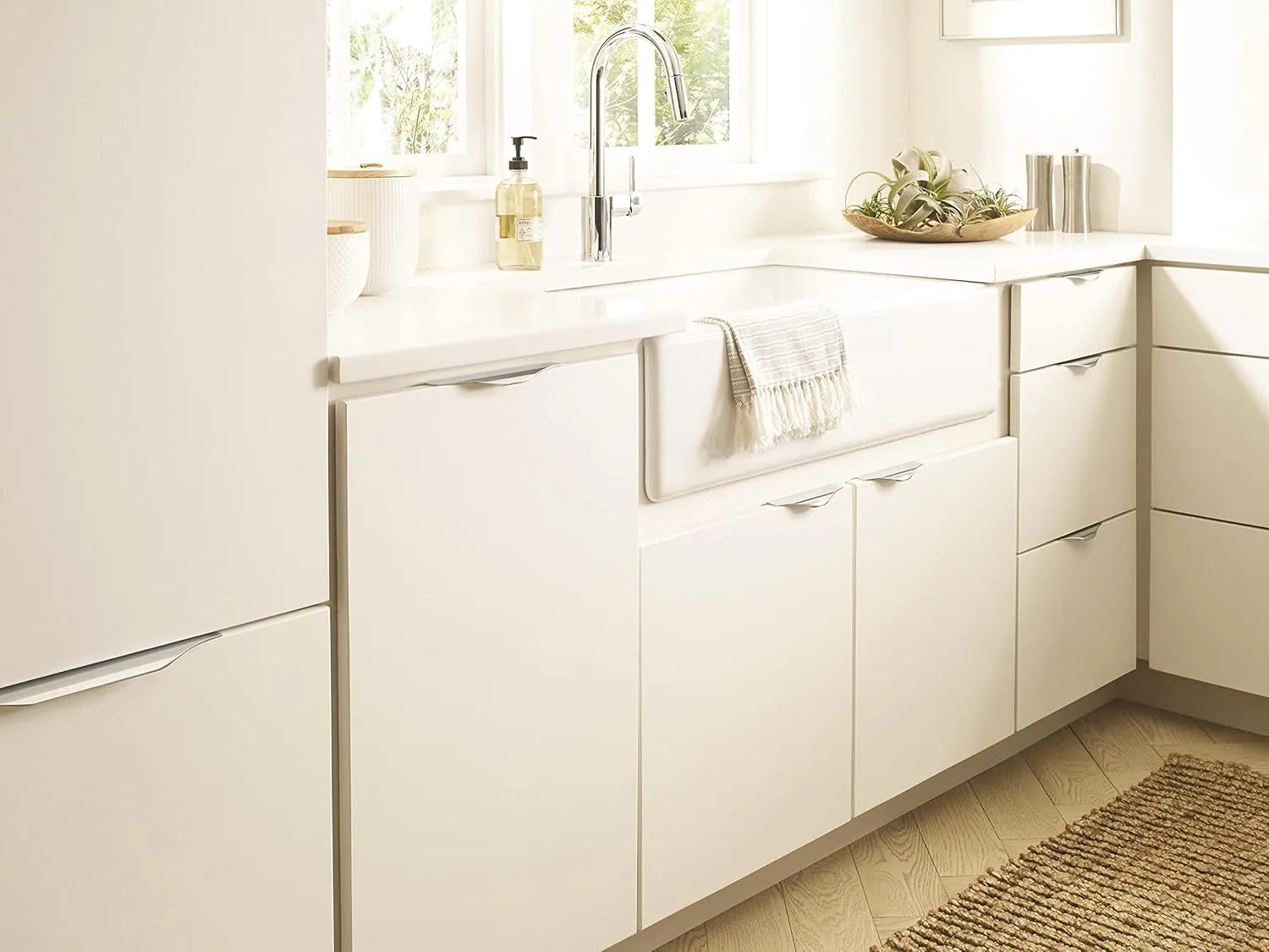 Amerock | Cabinet Edge Pull | Polished Chrome | 4-3/16 inch (106 mm) Center to Center | Aloft | 1 Pack | Drawer Pull | Drawer Handle | Cabinet Hardware