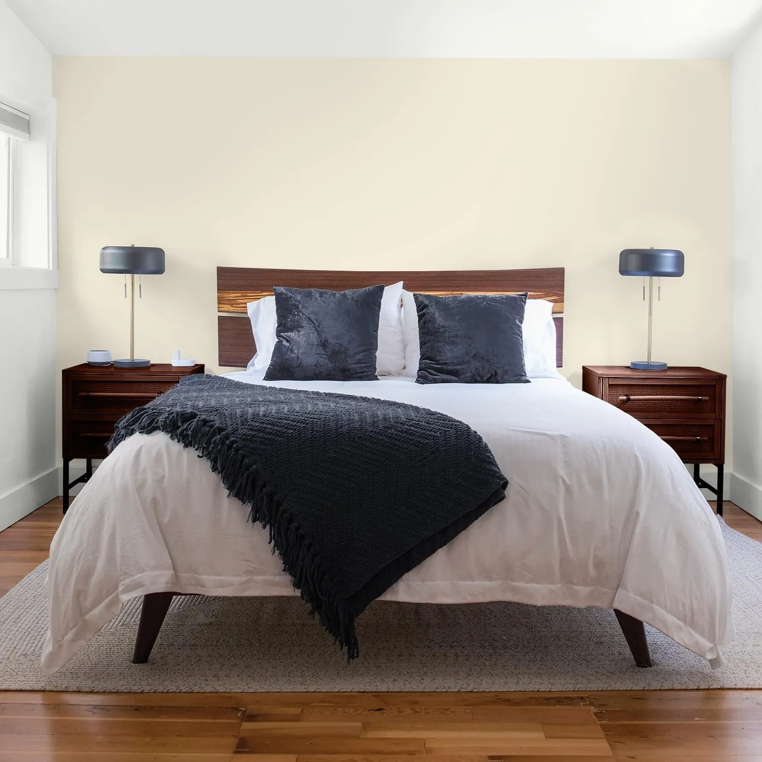 Glidden Total Interior Wall Paint & Primer All-in-One, Antique White/White, Flat, 1 Gallon