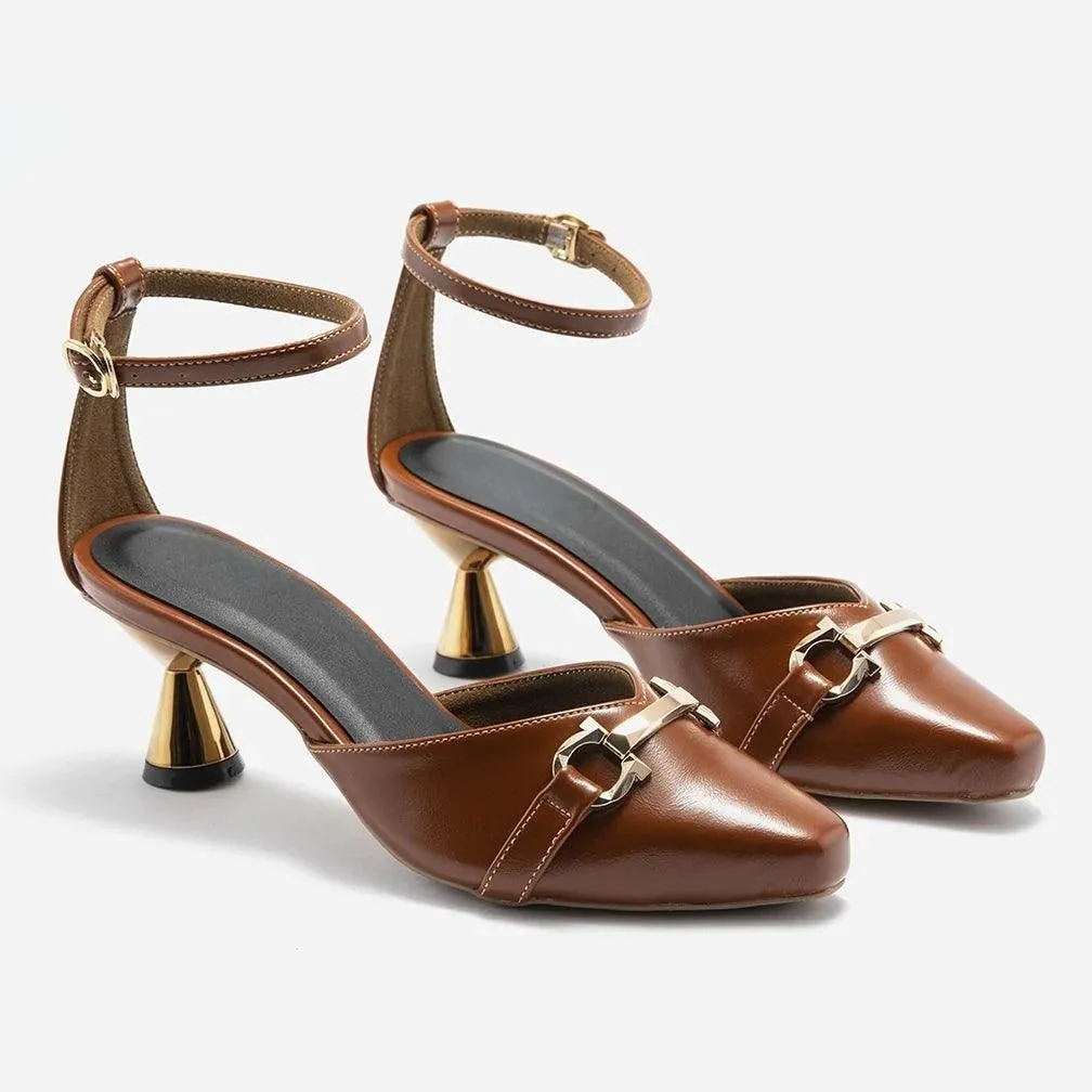 GLOSSY TAN PUMPS