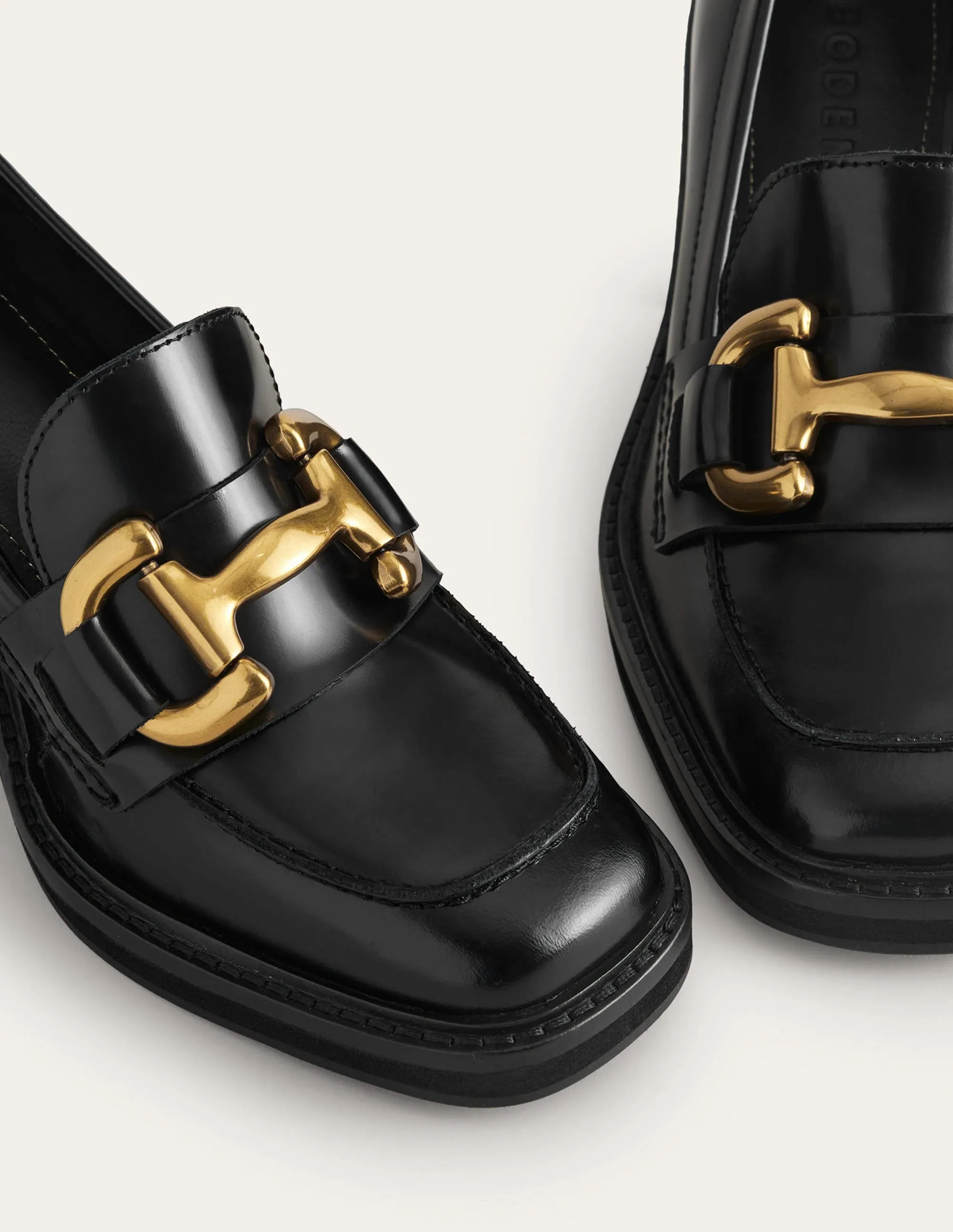 Iris Absatz-Loafer mit Trensendetail-Schwarzes Kalbsleder