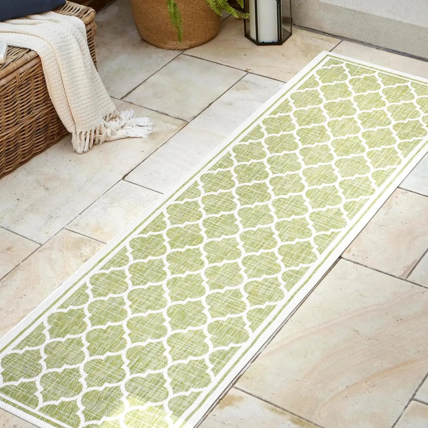 JONATHAN Y SMB109G-28 Trebol Moroccan Trellis Textured Weave Indoor Outdoor Runner Rug, Modern, Coastal, Casual Easy-Cleaning,Bedroom,Kitchen,Backyard,Patio,Non Shedding, Green/Cream, 2 X 8