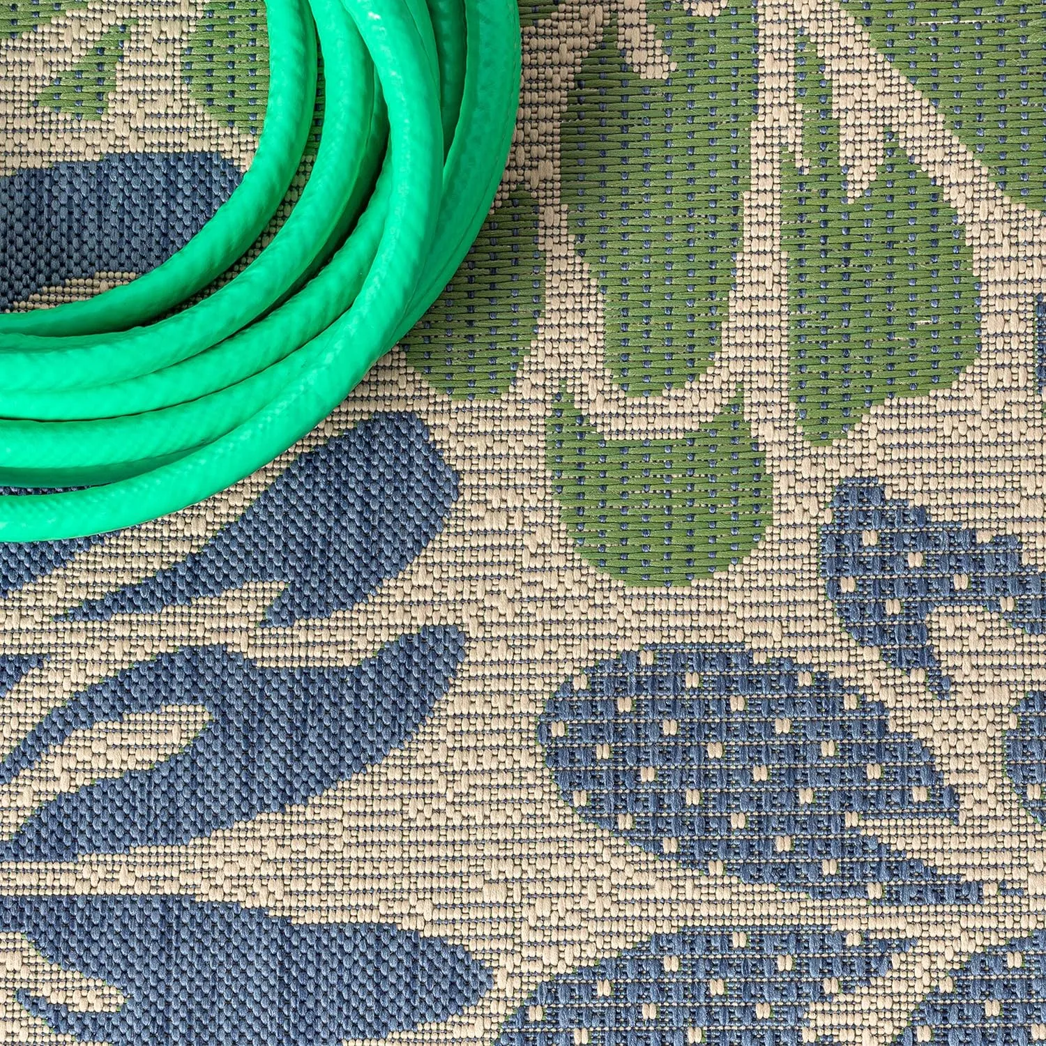 JONATHAN Y SMB110B-210 Zinnia Modern Floral Textured Weave Indoor Outdoor -Runner Rug Bohemian Coastal Easy-Cleaning Bedroom Kitchen Backyard Patio Non Shedding, 2 X 10, Navy/Green