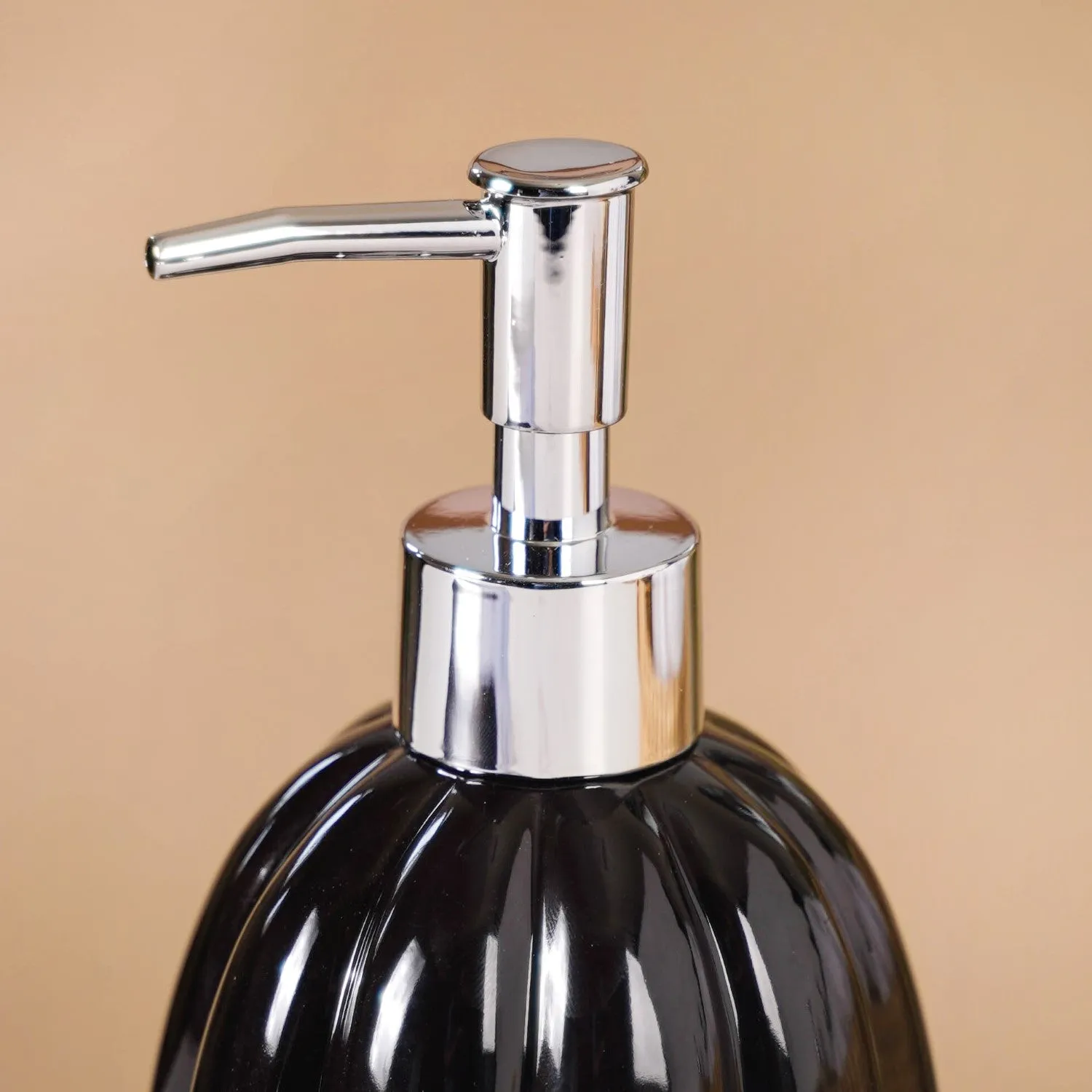Ribbed Glossy Liquid Dispenser Black 400ml