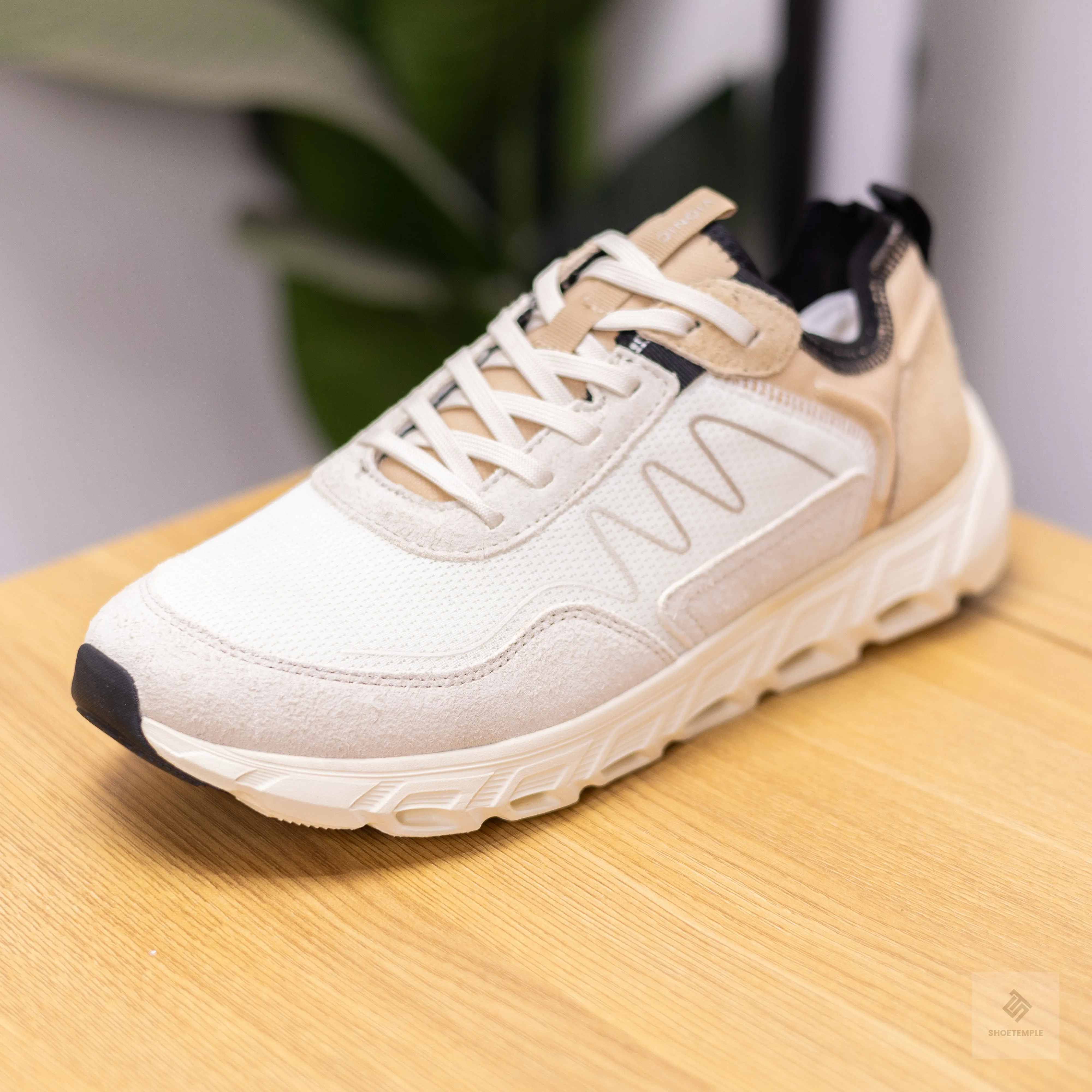 Vionic Sneakers
