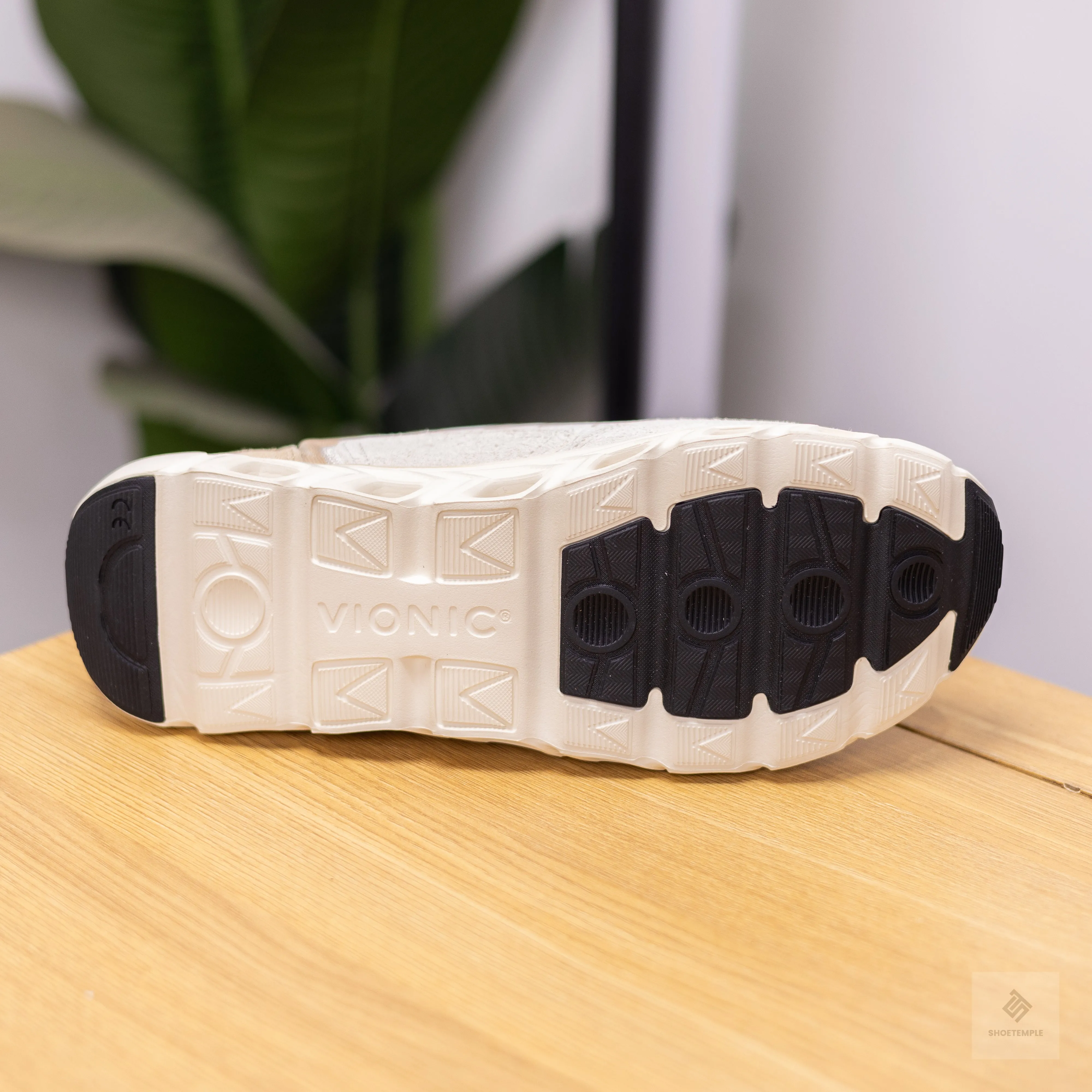 Vionic Sneakers