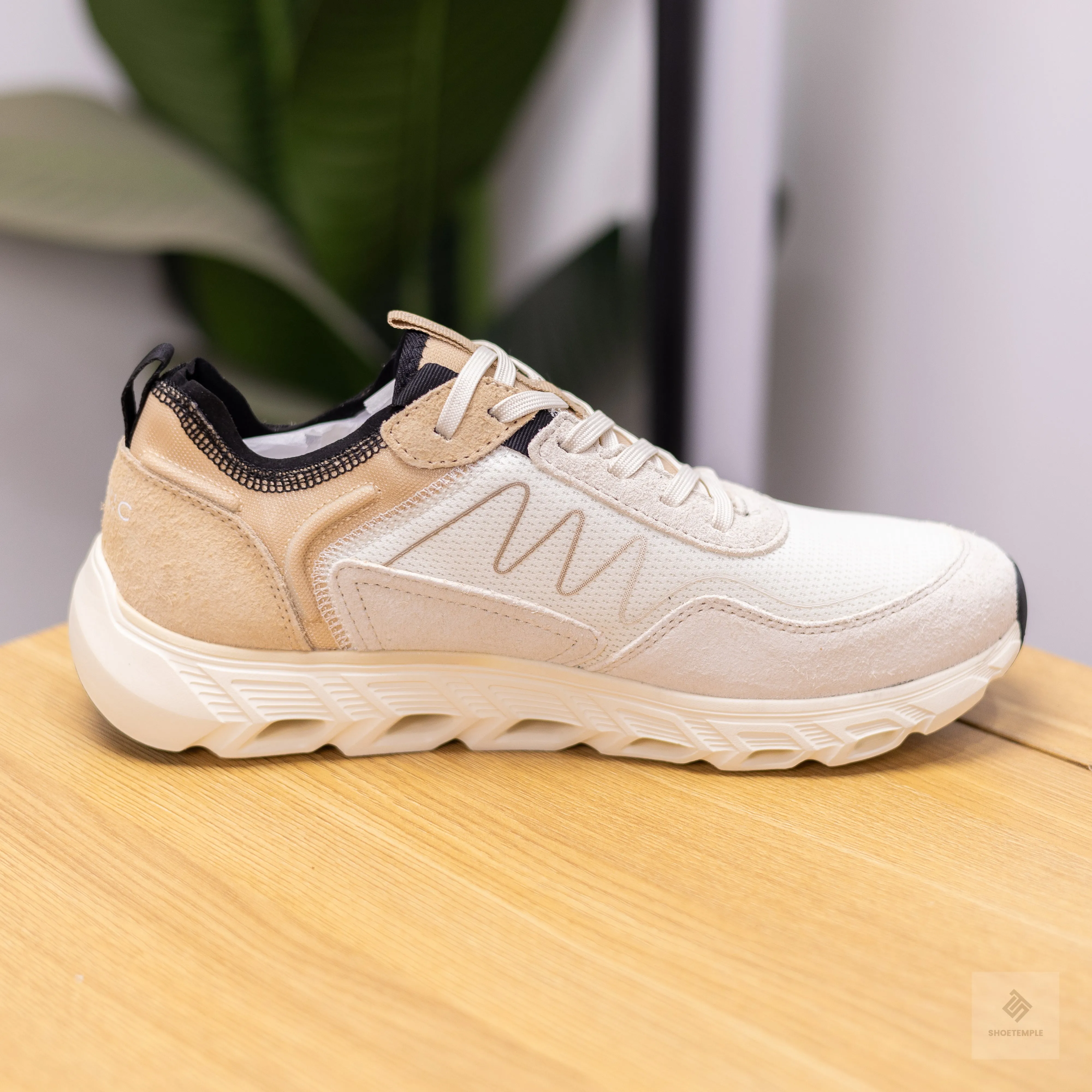 Vionic Sneakers